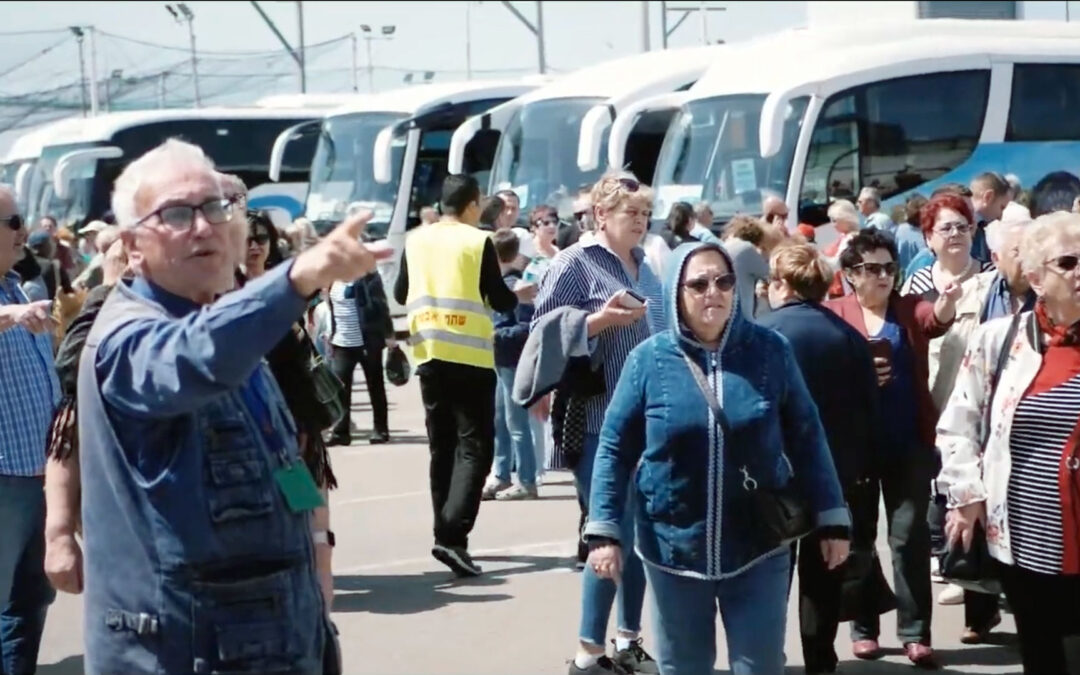 Gospelbussit toivat ilon ja evankeliumin sanoman israelilaisille